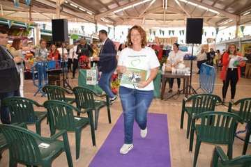 Presentación del calendario solidario 2010 en el Mercado Municipal de Telde (Foto TA)